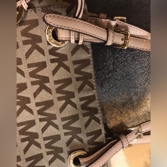 Coach - Picture 3 of 7